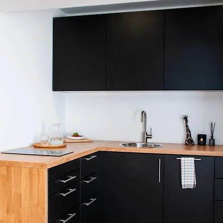 Tanie - Lowicka 28 *